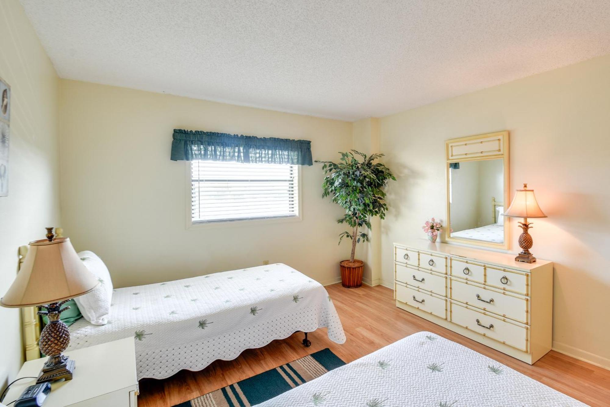Coastal Condo With Balcony Walk To Madeira Beach! St. Pete Beach Extérieur photo