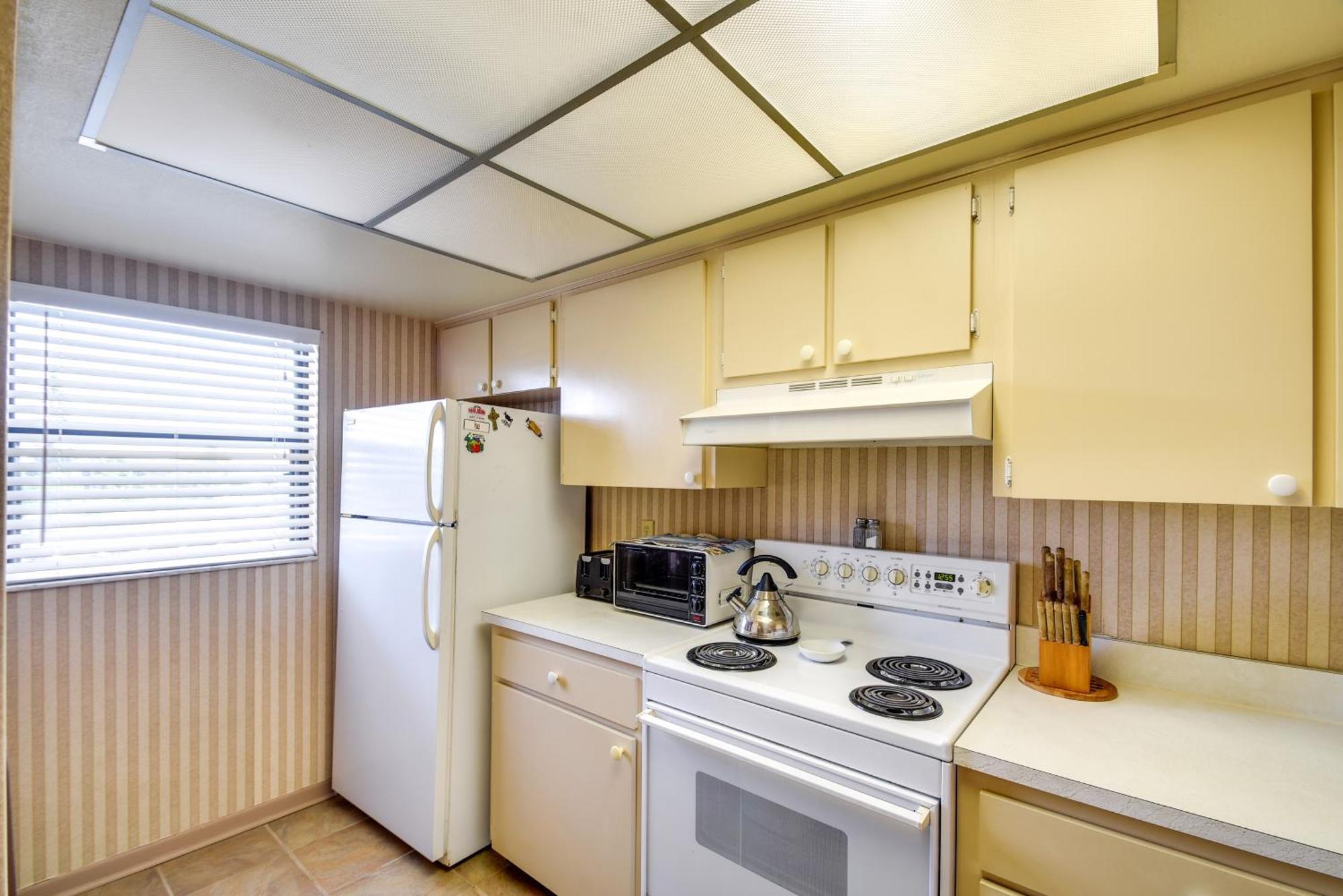 Coastal Condo With Balcony Walk To Madeira Beach! St. Pete Beach Extérieur photo