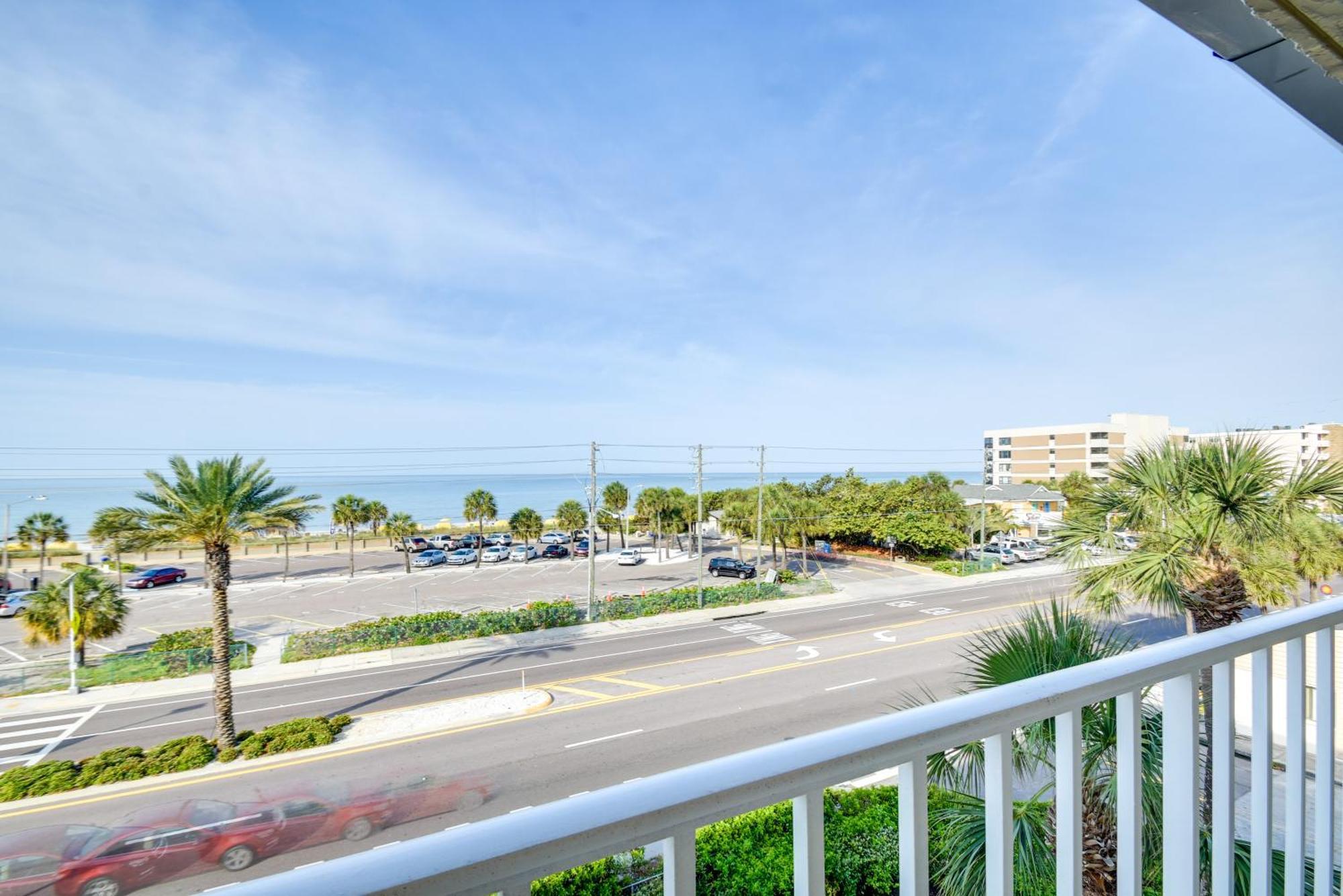 Coastal Condo With Balcony Walk To Madeira Beach! St. Pete Beach Extérieur photo